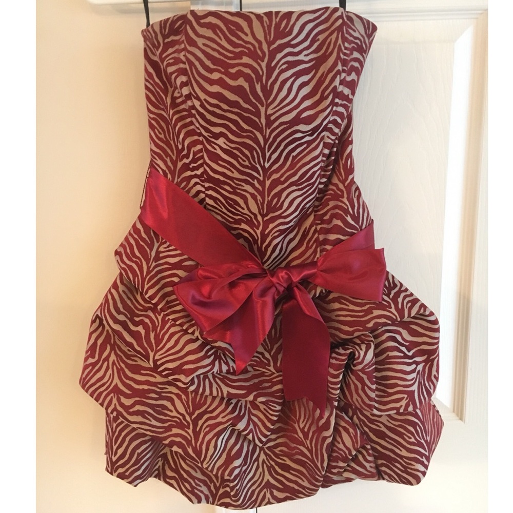 Adorable Jessica McClintock Cocktail Dress.